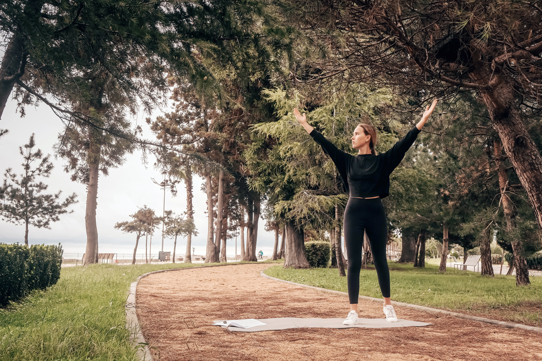 the green health centre - stretching to increase blood flow and reduce stress